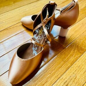 Elegant Women's Ballroom /Smooth Dance Shoes
